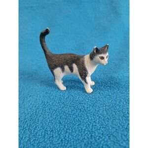 2008 Schleich Gray & White Tabby Cat Retired Animal Figure